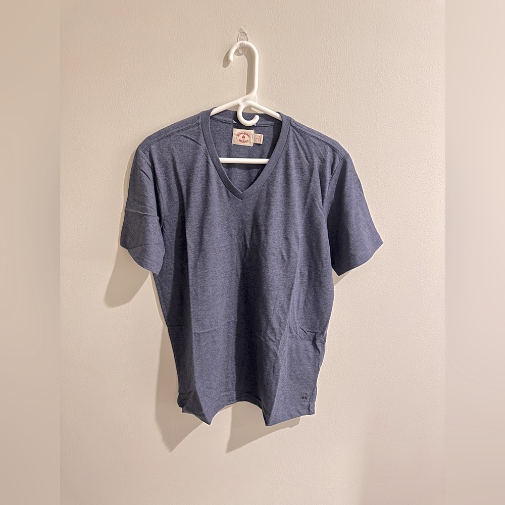 Brooks Brothers V-neck t-shirt Size L